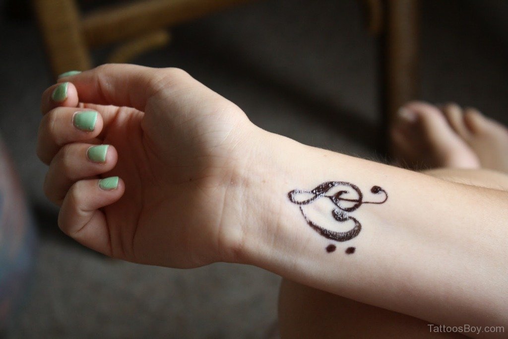 Amazing Small Love Heart Tattoo On Wrist | Tattoo Designs, Tattoo Pictures