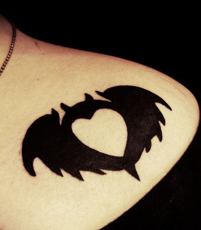 Cool Black Bat Tattoo On Shoulder