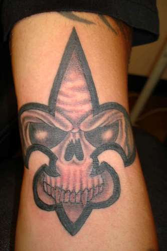 Fleur de lis and Skull Tattoo Design