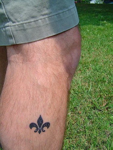 Fleur de lis Tattoo on Leg