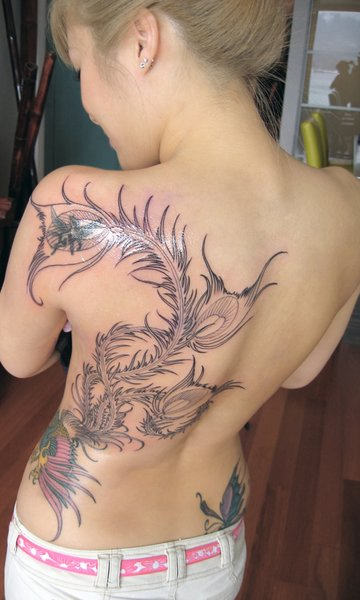 Beautiful Japanese Girl Showing Her Back Tattoo Design