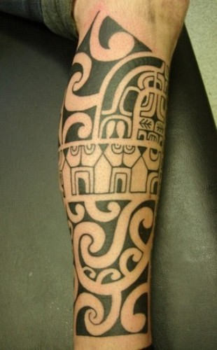 Polynesian Tattoo On Leg