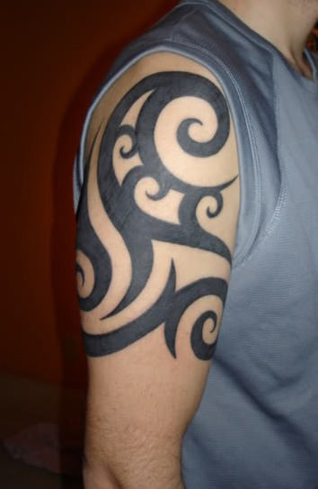 Lovely Tribal Tattoo On Shoulder