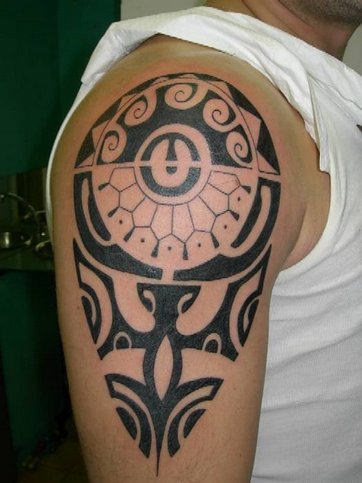 Looking Nice Tribal Tattoo On Shoulder