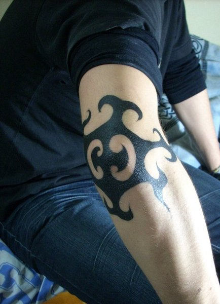 Black Tribal Tattoo On Arm