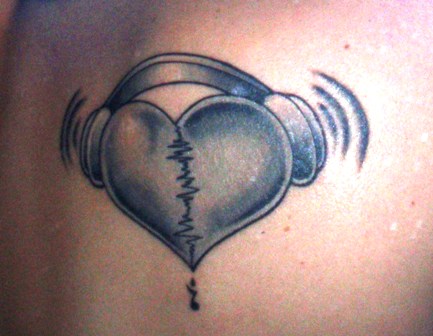 heart-headphone-tattoo-design