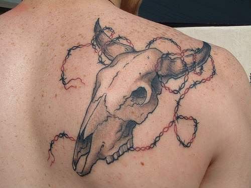 Barbed-Wire-Tattoo-on Shoulder