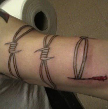 Barbed-Wire-Tattoo-Designs-on-Leg