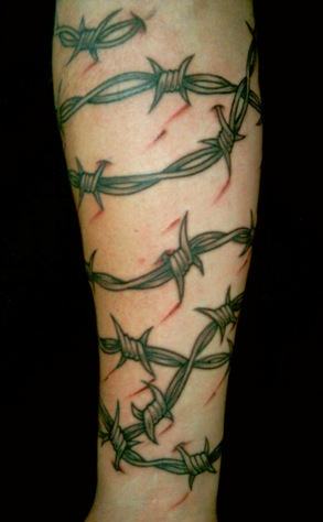 Barbed-Wire-Tattoo-Designs-on-Leg