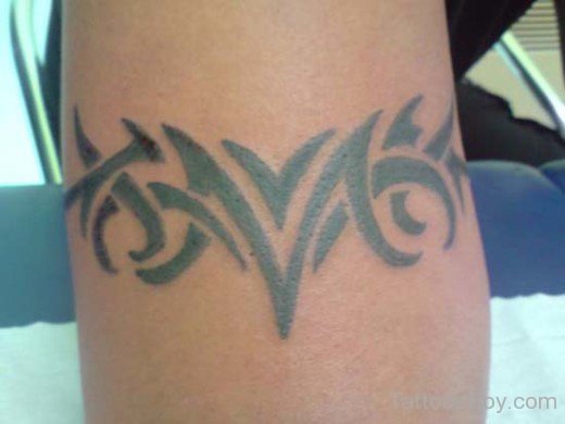 Awesome Tribal Tattoo On Armband 