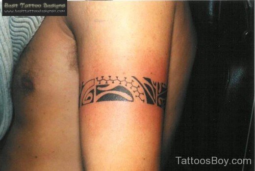 Elegant Tribal Tattoo On Shoulder