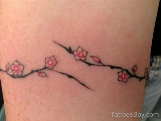 Nice Flower Tattoo On Armband 