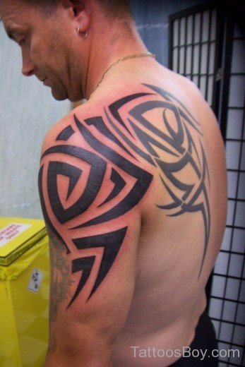 Awesome Tribal Tattoo On Shoulders
