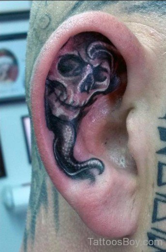 Attractive Skull Tattoo On Ear