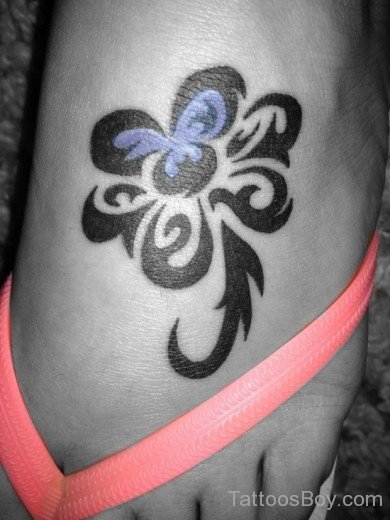 Daisy Flower Tattoo On Foot