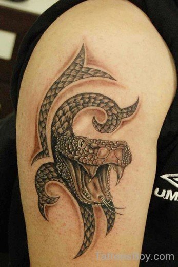 Fine Snake Tattoo On Shoulder
