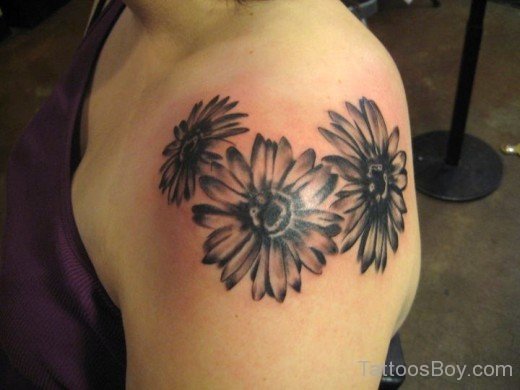 Lovely Daisy Flower Tattoo On Shoulder