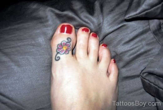  Adorable Flower Tattoo On Toe