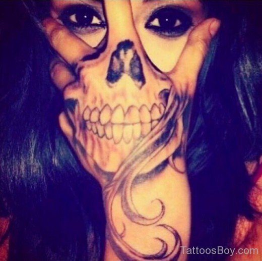 Nice Skull Tattoo On Hand