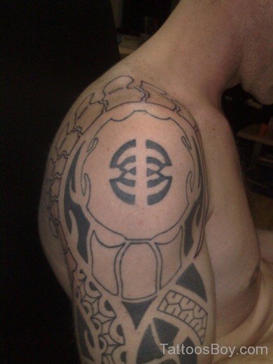 Outline Alien Tattoo On Shoulder-TB152