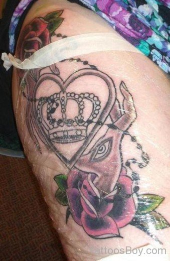 https://www.tattoosboy.com/wp-content/uploads/2016/02/Rose-And-Crown-Heart-Tattoos-on-Thigh-TB145.jpg