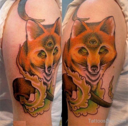 Wonderful Fox Tattoo On Shoulder-TB12158
