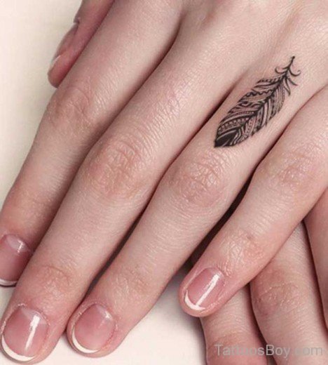 Attrcative Finger Tattoo-AWl1004