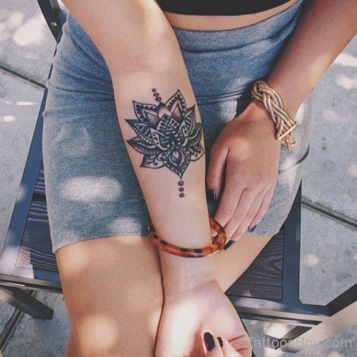 Beautiful Mandala Tattoo On Wrist-TB1007