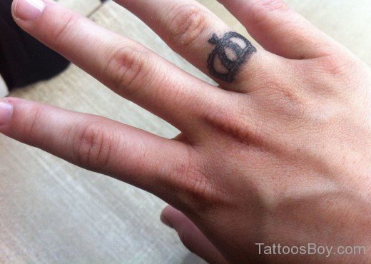 Crown Tattoo On Finger-AWl1026