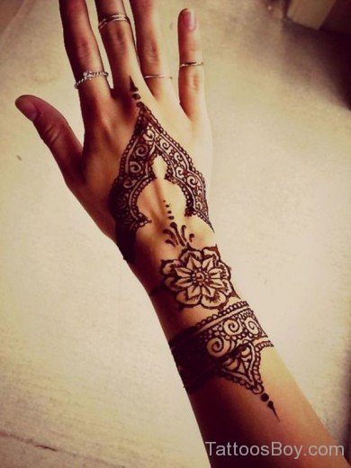 Heena Tattoo On Wrist