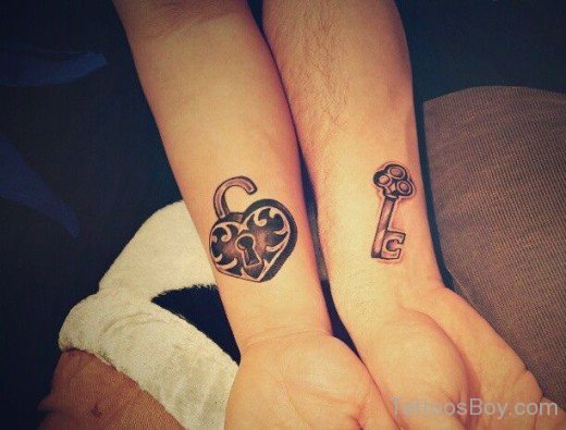 Key And Lock Tattoo On Wrist-TB1052