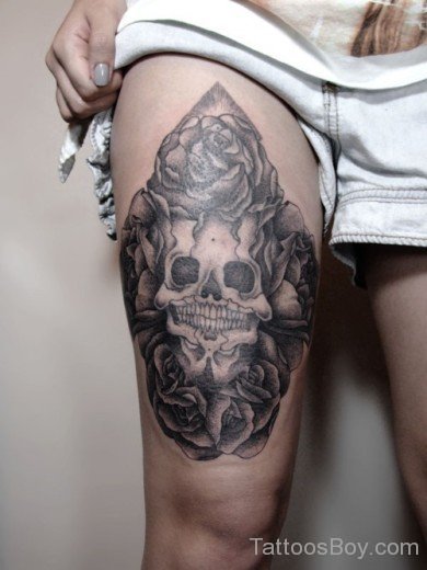 Skull And Rose Tattoo On Thigh 4-TB153