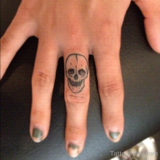Skull Tattoo Design On Finger-AWl1083