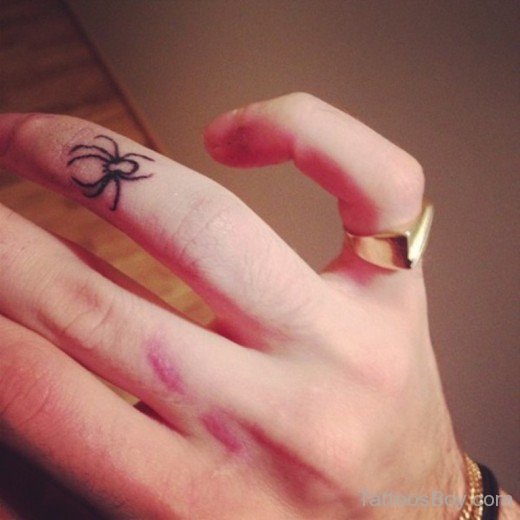 Spider Tattoo On Finger-AWl1088