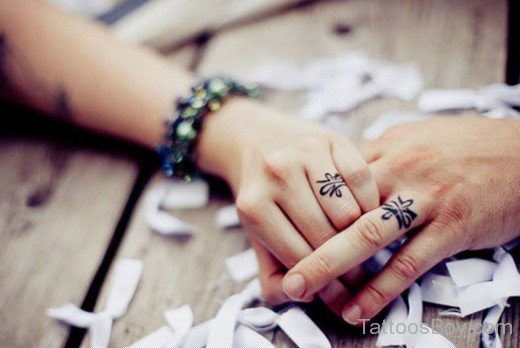 knot Tattoo On Finger-TB1093