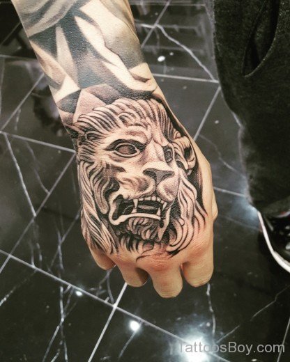 Awesome Lion Tattoo On Hand-TB1012