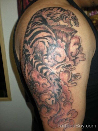Awesome Tiger Tattoo On Shoulder-TB1016