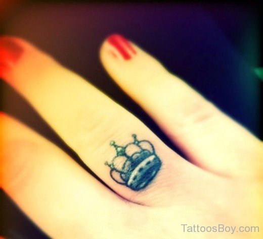 Beautiful Crown Tattoo On Finger-TB1068
