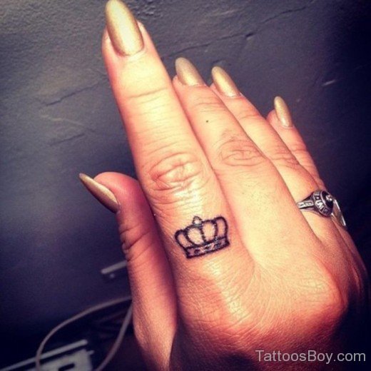 Crown Tattoo Design On Finger-TB1423