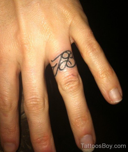 Nice Ring Tattoo On Finger-TB139