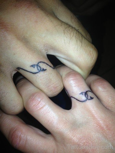 Super cool engagement and wedding ring tattoo ideas for couples