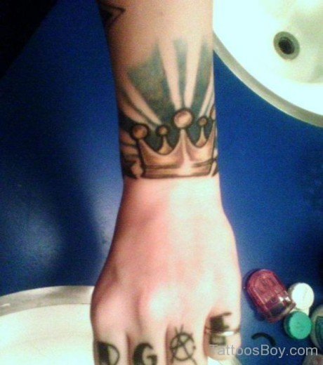Wonderful Crown Tattoo On Wrist-TB1457
