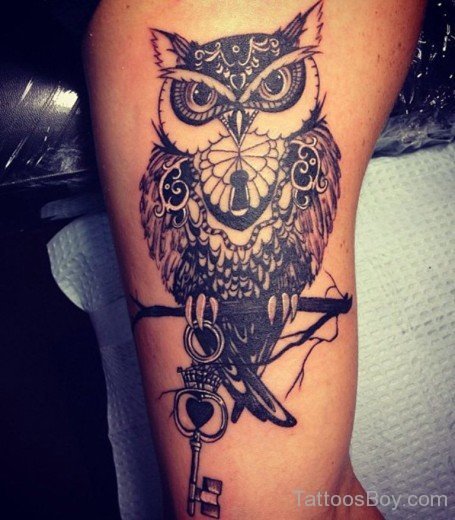 Awesome Owl Tattoo On Thigh-TB1010
